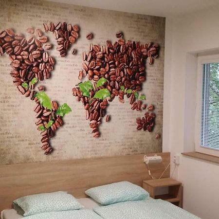 Auberge de jeunesse Delfin à Štúrovo Extérieur photo