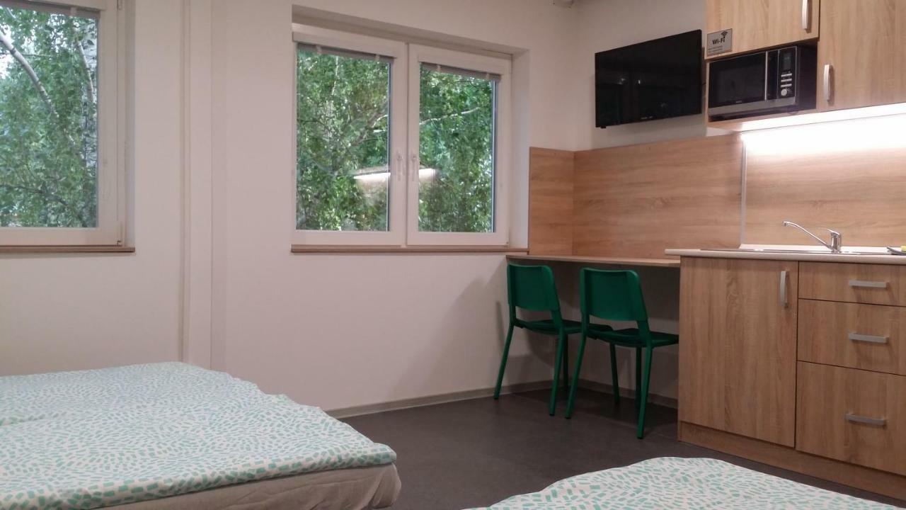 Auberge de jeunesse Delfin à Štúrovo Extérieur photo