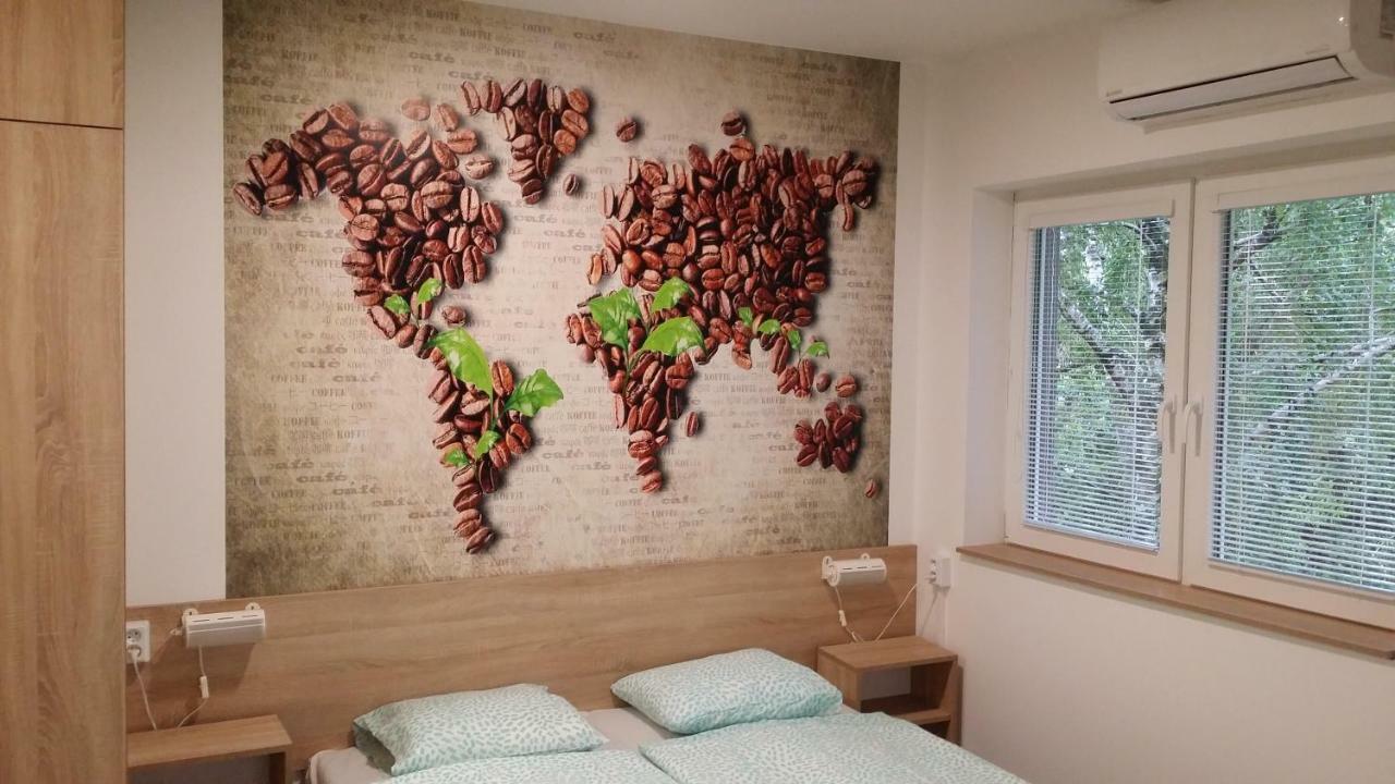 Auberge de jeunesse Delfin à Štúrovo Extérieur photo
